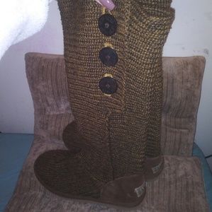 Ugg knit boots
